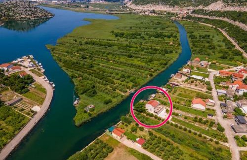 Ploce Apartamento | Apartmani Mostina near river