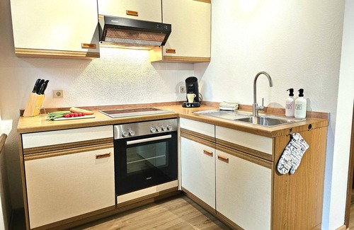 Bad Peterstal-Griesbach Apartamento | Apartamento 'Ferienwohnung Nr 2 Maierbauernhof' con vistas a la montaña, terraza compartida y Wi-Fi