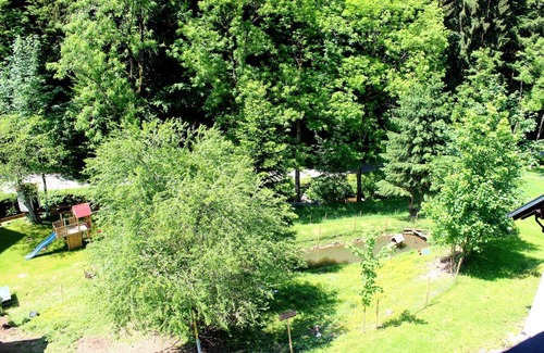 Bad Peterstal-Griesbach Apartamento | Apartamento 'Ferienwohnung Nr 2 Maierbauernhof' con vistas a la montaña, terraza compartida y Wi-Fi
