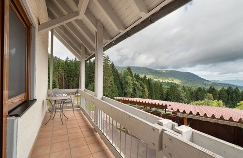 Bad Peterstal-Griesbach Apartamento | Apartamento '1' con vistas a la montaña, terraza compartida y Wi-Fi