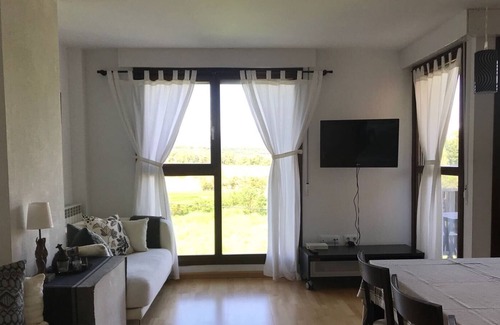 Puente la Reina de Jaca Apartamento | Formidable apartamento con piscina. Ideal para familias. Se aceptan animales