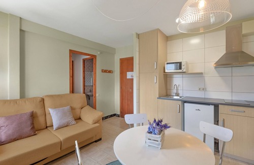 Sant Llorenc de Morunys Apartamento | Apartamento 'La Canal' con vistas a la montaña, terraza privada y Wi-Fi