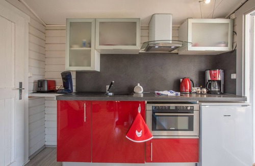 Les Adrets-de-l'Esterel Apartamento | Apartamento 'Chalet De Charme' con vistas a la montaña, Wi-Fi y aire acondicionado