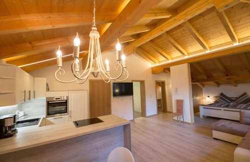 San Leonardo in Passiria Apartamento | Apartment 'Tscharfhof' with Mountain View, Private Terrace and Wi-Fi