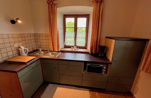 Breitbrunn a. Chiemsee Apartamento | Apartment Sissi for 2 people on the upper floor, 27 sqm, 1 living room/bedroom with kitchen, shared balcony