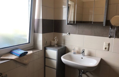 Altenlotheim Apartamento | Apartamento 'Fewo Stremme' con vistas a la montaña, jardín compartido y Wi-Fi