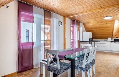 Untermunstertal Apartamento | Apartamento 'Grünblick' con vistas a la montaña, balcón y Wi-Fi
