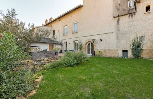 Saint-Cyr-au-Mont-d'Or Casa | Apartment with garden in charming property