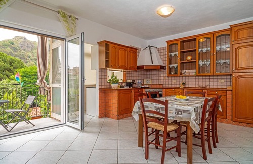 Francavilla di Sicilia Apartamento | Apartamento 'La Casa Vacanza Di Jano' con vistas a la montaña y balcón