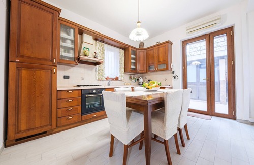 Francavilla di Sicilia Apartamento | Apartamento 'Alkantara' con terraza privada, balcón y aire acondicionado