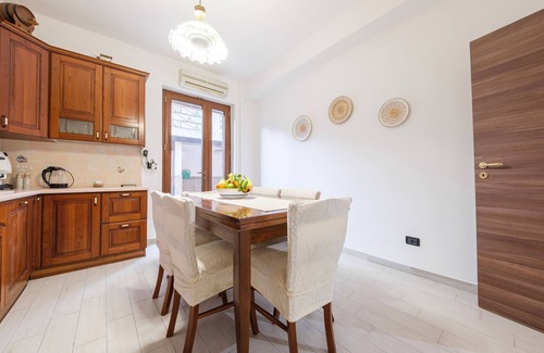 Francavilla di Sicilia Apartamento | Apartamento 'Alkantara' con terraza privada, balcón y aire acondicionado