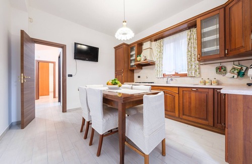 Francavilla di Sicilia Apartamento | Apartamento 'Alkantara' con terraza privada, balcón y aire acondicionado