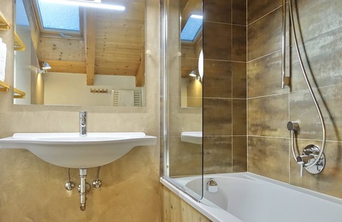 San Cassiano Apartamento | Apartment for 3 people on the main square with parking-700 m from the cable car