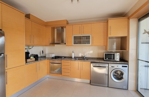 Sao Martinho do Porto Apartamento | Apartment located a short 10 minute walk from the bay of São Martinho do Porto.