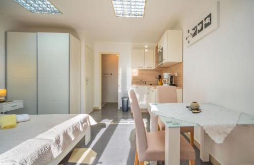 Jadranovo Apartamento | Apartment Šegulja-2 by Interhome