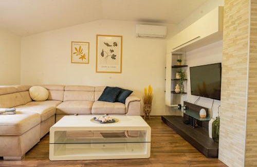 Radmani Apartamento | Apartment Škalin