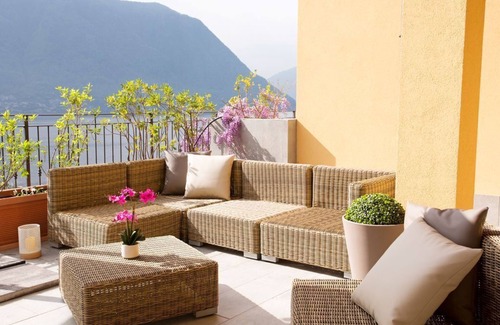 Sala Comacina Apartamento | APARTMENT 1 RESIDENCE SALA COMACINA with pool & spa by Italian Apartments.