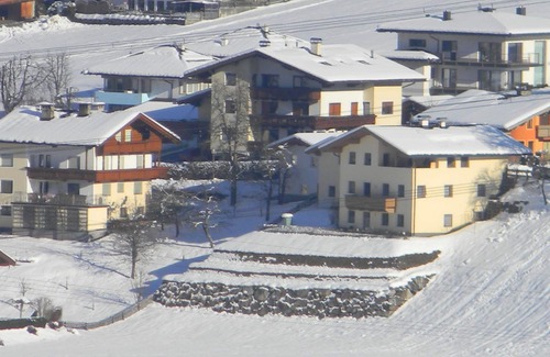Ramsau im Zillertal Apartamento | Apartamento, a 100 m de la parada del autobús de esquí, familias bienvenidas