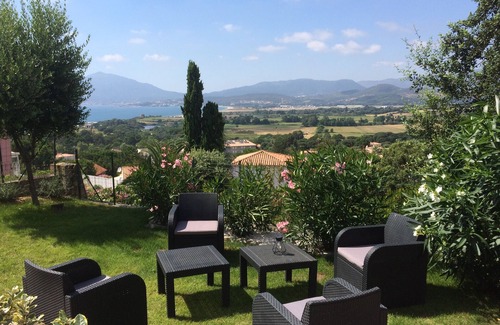 Grosseto-Prugna Apartamento | 2 dormitorios - 6 personas - Vista al mar, la playa y tiendas a pie