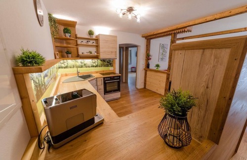 Unterwoessen Apartamento | Apartamento 2, Dennabruckn 61 m², 2-4 personas, dormitorio, cocina y comedor, ducha / WC, WLAN