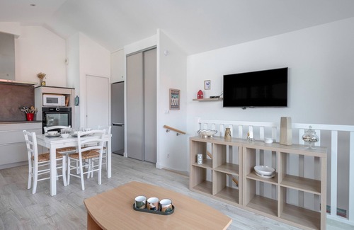La Bernerie-en-Retz Apartamento | Apartment 230m from the beach. Sleeps 4.