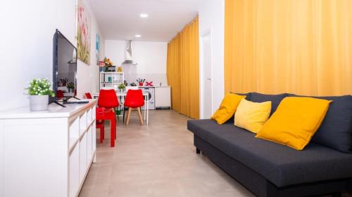 Ciudad Lineal Apartamento | Apartment 2 Private complex Parking 7 people