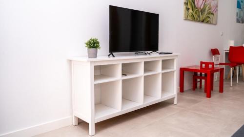 Ciudad Lineal Apartamento | Apartment 2 Private complex Parking 7 people