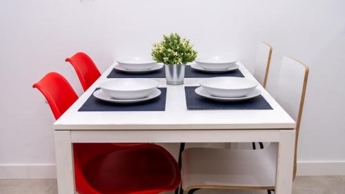 Ciudad Lineal Apartamento | Apartment 2 Private complex Parking 7 people