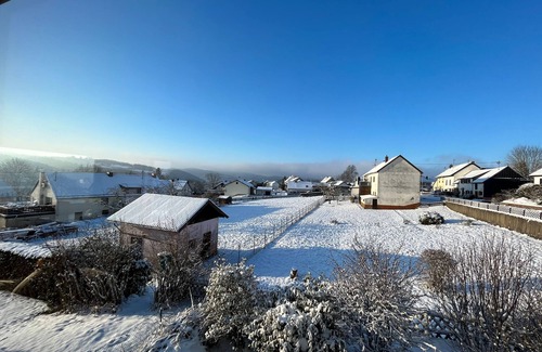 Buscheich Apartamento | Apartment 2 - UG - 80m² - Max. 4 Pers. - mit Terrasse - Eifelurlaub mit Panoramablick: Geräumige