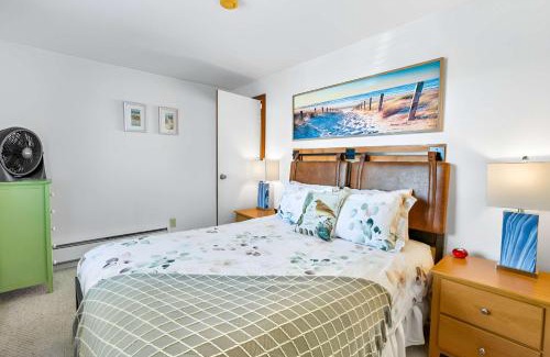 Birch Bay Apartamento | Apartment #2 with large kitchen across the street from the beach