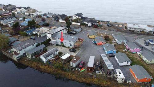 Birch Bay Apartamento | Apartment #2 with large kitchen across the street from the beach