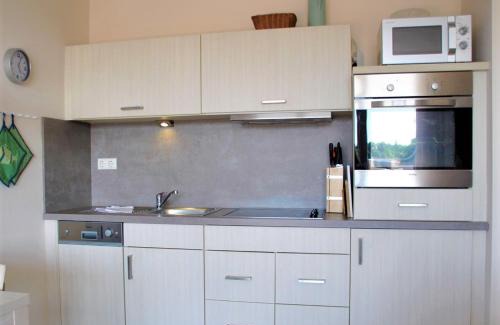Eckernfoerde Apartamento | Apartment 29 "Heimathafen 29", Apartmenthaus Hafenspitze, Blickrichtung InnenstadtBinnenhafen