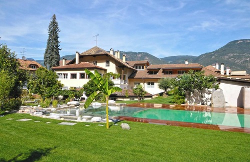 Nalles Apartamento | Apartamento "2SZ Weißburg Kreuzwegerhofnals" con vistas a la montaña, piscina y balcón