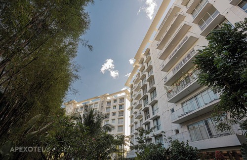 Lahug Condominio | Apartment 3-Bedroom Luxury with Balcony & Arrival Transfer 32 Sanson by Rockwell