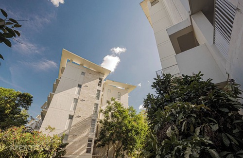 Lahug Condominio | Apartment 3-Bedroom Luxury with Balcony & Arrival Transfer 32 Sanson by Rockwell