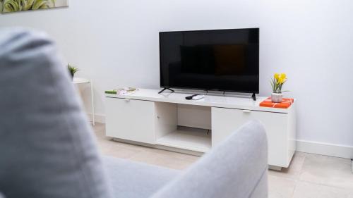 Ciudad Lineal Apartamento | Apartment 3 Private complex Parking 6 people