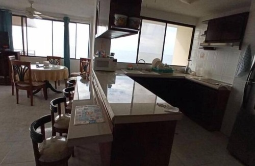 Tonsupa Apartamento | Apartment 4 bedrooms 12 people sea view 8th floor Playa Almendro