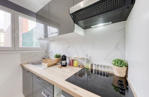 La Courneuve Apartamento | Apartment 4 pers - Metro + station / Private parking lot / Wifi - Aeroport CDG -