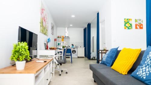 Ciudad Lineal Apartamento | Apartment 4 Private complex Parking 6 people