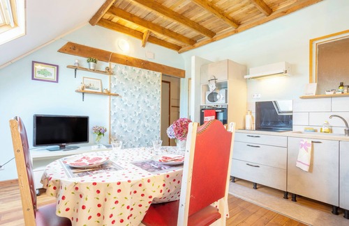 Treboul Apartamento | Apartamento 'Appartement 400m Du Port' con vistas al mar, jardín compartido y Wi-Fi