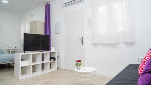 Ciudad Lineal Apartamento | Apartment 5 Private complex Parking 4 people