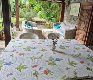 Hendaye Apartamento | Apartment 55 m2, sunny garden & pool in Villa 1905