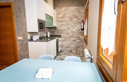 Serantes Apartamento | Apartamento 9: Diseño moderno con vistas a jardín