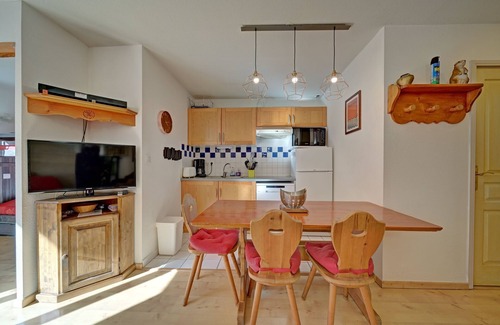 Bagneres-de-Luchon Apartamento | Apartamento 'A 208 Pics D'Aran' con vistas a la montaña, piscina compartida y Wi-Fi
