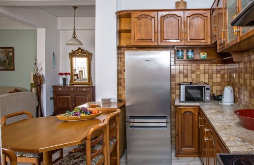 Tinos Town Apartamento | Apartment 'A The City House' with Private Terrace, Balcony and Air Conditioning