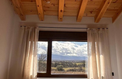 Aldeasaz Apartamento | Apartamento 'Acebos' con vistas a la montaña, Wi-Fi y aire acondicionado
