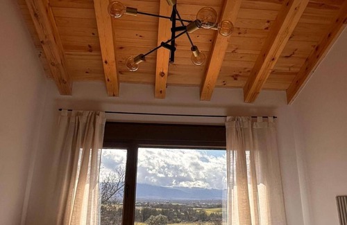 Aldeasaz Apartamento | Apartamento 'Acebos' con vistas a la montaña, Wi-Fi y aire acondicionado