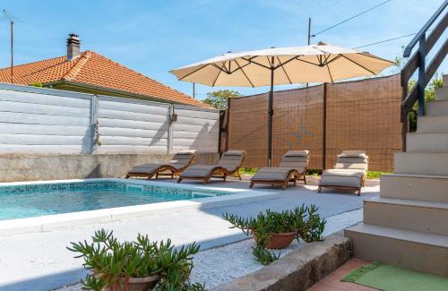 Valtura Apartamento | Apartment Adriana on peaceful location with pool