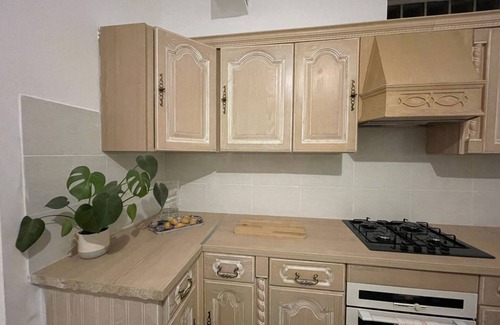 Bourg-Saint-Andeol Apartamento | Apartamento "Agréable Maison Centre-ville" con terraza privada, Wi-Fi y aire acondicionado
