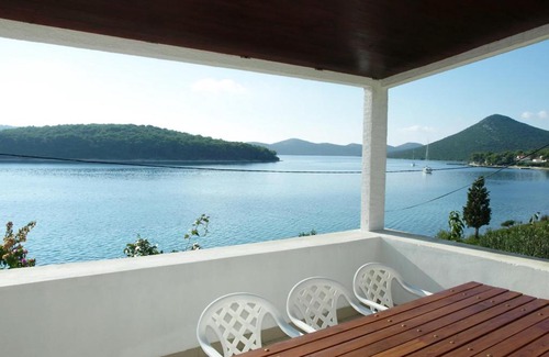 Molat Apartamento | Apartment Agneza by Interhome